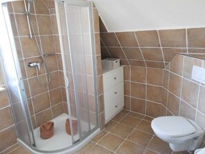 Shower, towels - House Svenja, Baben Dörp 5 HT on the right (Wyk auf Föhr)