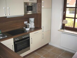 Kühlschrank, Mikrowelle, Ofen, Geschirrspüler