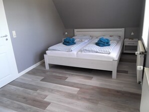 2 bedrooms, travel cot, WiFi, bed sheets