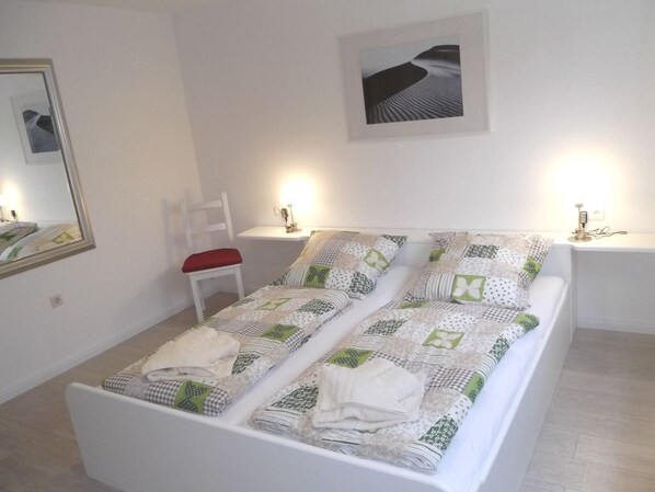 2 Schlafzimmer, Reisekinderbett, WLAN, Bettwäsche