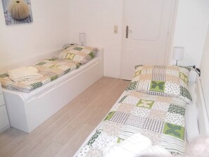 2 Schlafzimmer, Reisekinderbett, WLAN, Bettwäsche