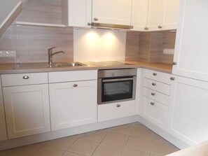 Microwave, oven, dishwasher, coffee/tea maker