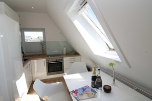 Unclassified image, 5 of 14, button