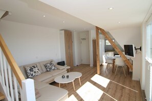 Unclassified image, 4 of 14, button