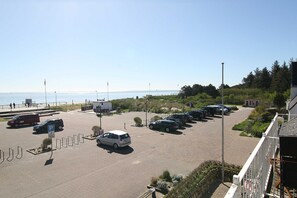 Unclassified image, 2 of 14, button