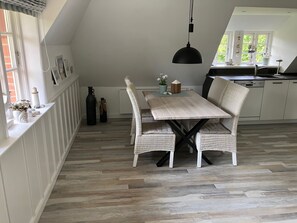 Unclassified image, 5 of 9, button