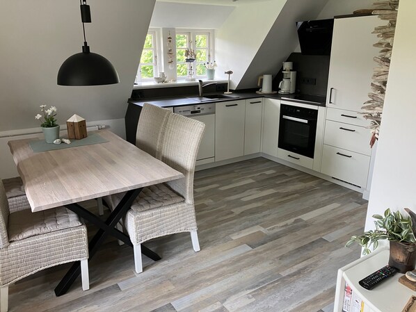 Microwave, dishwasher