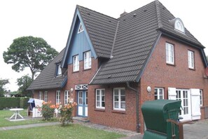 Exterior - Schmalstieg 5 on the right (Alkersum)