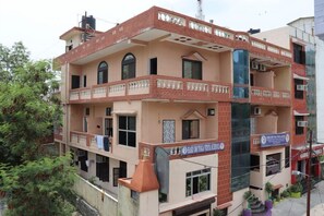 Façana frontal de l'allotjament