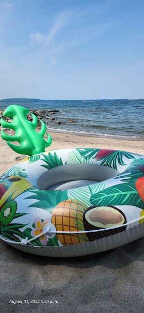 In Strandnähe, Liegestühle, Strandtücher