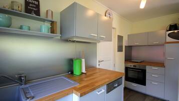 Fridge, microwave, dishwasher, coffee/tea maker