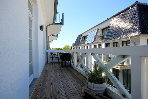 Unclassified image, 1 of 11, button