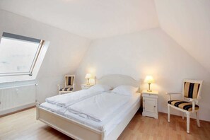 Unclassified image, 2 of 9, button