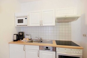 Réfrigérateur, micro-ondes, four, lave-vaisselle