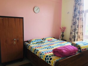 1 chambre, coffres-forts dans les chambres, fer et planche à repasser