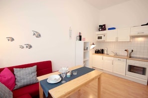 Kühlschrank, Mikrowelle, Ofen, Geschirrspüler