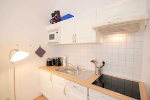 Kühlschrank, Mikrowelle, Ofen, Geschirrspüler