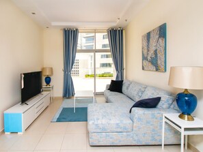 Deluxe Apartment (One-Bedroom Apartment) | Living area | Flat-screen TV - R&H Skyview Tower (Dubai)
