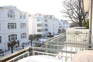 Unclassified image, 3 of 9, button