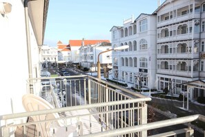 Unclassified image, 4 of 9, button