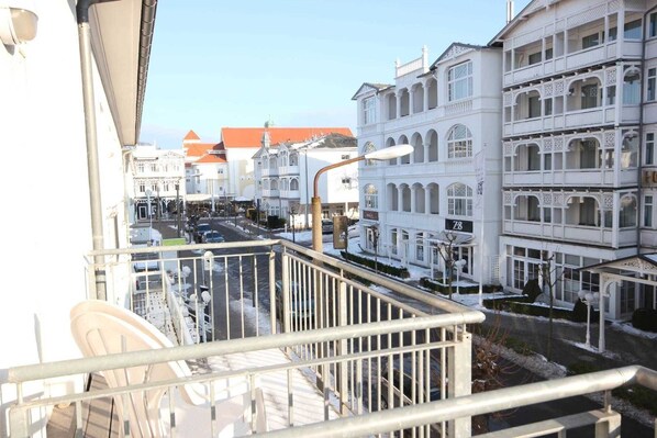 Unclassified image, 1 of 9, button