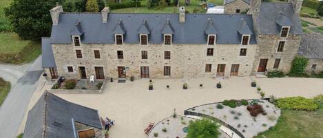 المنشأة من الخارج