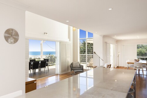 The White House -  Spectacular Ocean Views, Central Coolum & WiFi 