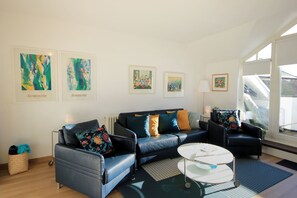 Unclassified image, 4 of 10, button