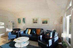 Unclassified image, 3 of 10, button