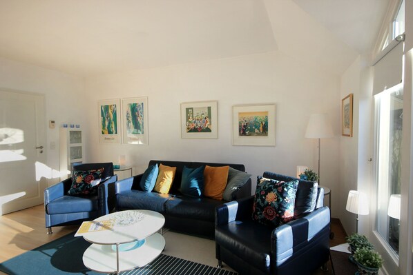 Unclassified image, 1 of 10, button