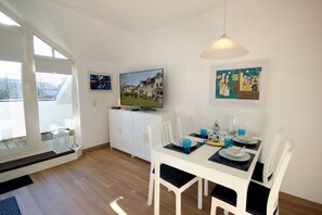 Unclassified image, 5 of 10, button