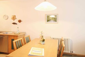 Unclassified image, 4 of 9, button