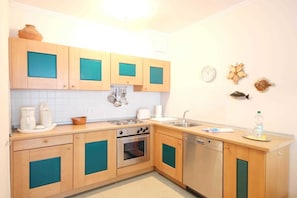 Fridge, oven, dishwasher, coffee/tea maker