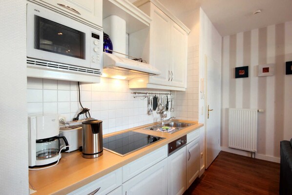 Fridge, microwave, dishwasher, coffee/tea maker