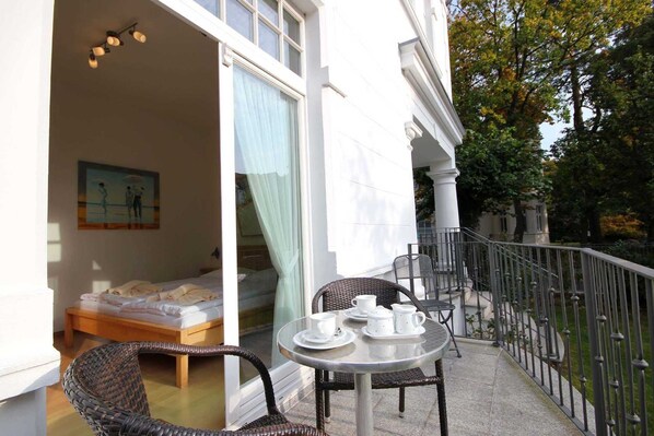 Unclassified image, 1 of 9, button