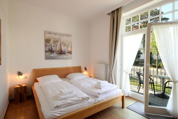 1 bedroom, travel crib, WiFi