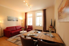 Unclassified image, 3 of 9, button