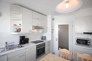 Kühlschrank, Mikrowelle, Ofen, Geschirrspüler