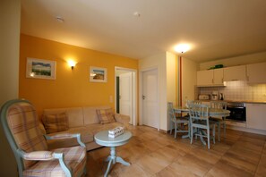 TV - Hus Übi - 90325 - Holiday apartment 44RB4, Hus Übi (Binz)