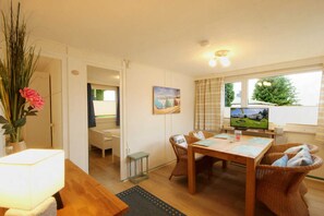 Unclassified image, 2 of 8, button