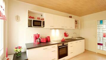 Kühlschrank, Mikrowelle, Ofen, Geschirrspüler