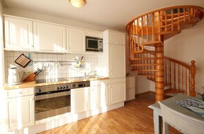 Fridge, microwave, oven, dishwasher - House Jahreszeiten, Whg. 27 (Binz)