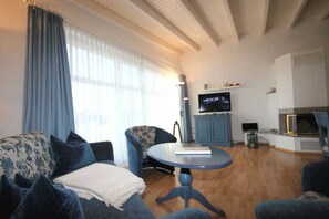 TV, fireplace - House Jahreszeiten, Whg. 37 (Binz)