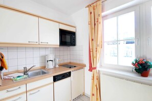 Kühlschrank, Mikrowelle, Geschirrspüler