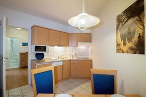 Kühlschrank, Mikrowelle, Geschirrspüler