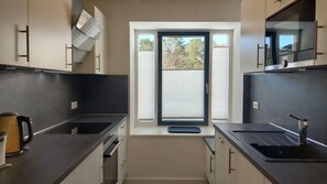 Kühlschrank, Mikrowelle, Ofen, Geschirrspüler