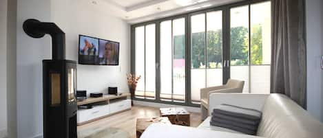 TV, fireplace