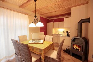 Unclassified image, 2 of 15, button