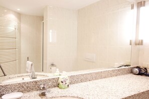 Unclassified image, 2 of 10, button