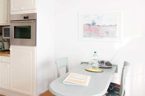 Unclassified image, 3 of 10, button